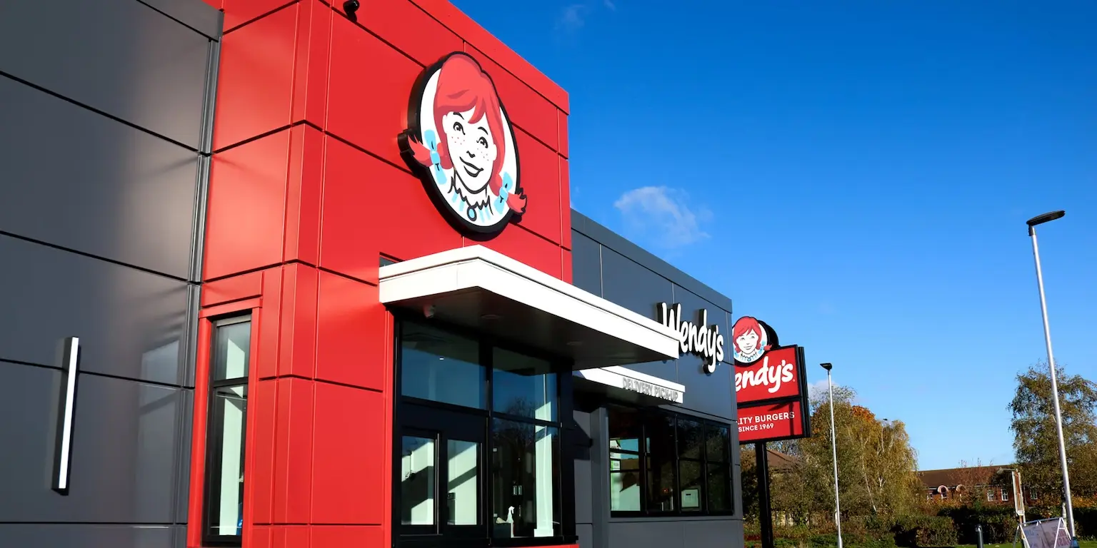 Wendy’s-Restaurant in einem modernen Gebäude